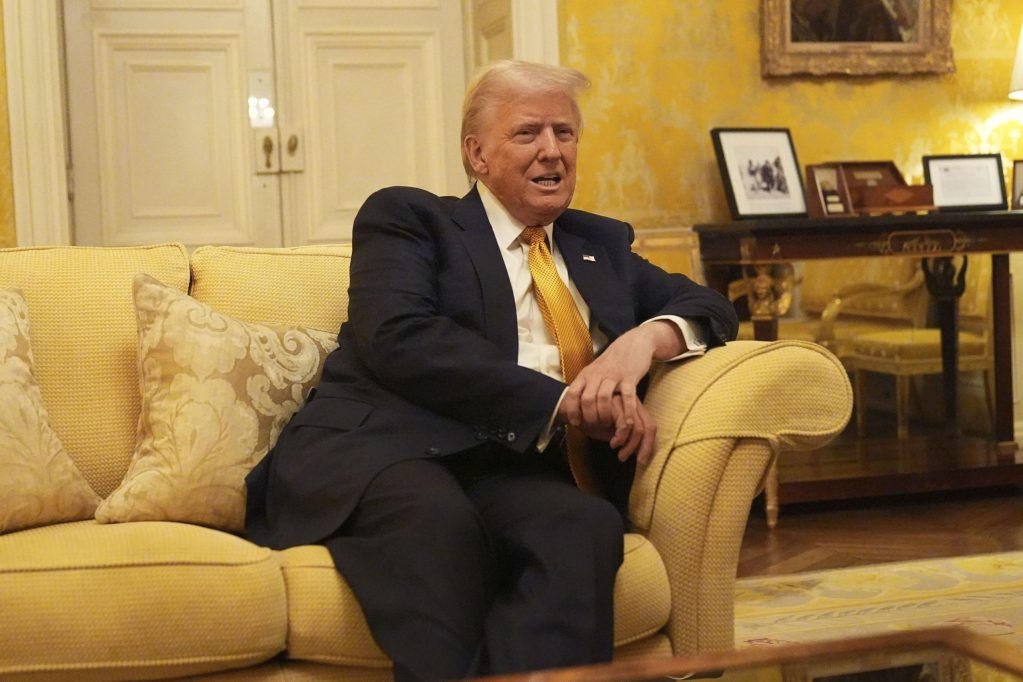 Donald Trump, dijo en una entrevista que se está subsidiando a México y Canadá con la actual política comercial y aseguró que el aumento de los aranceles se dará de manera apropiada.