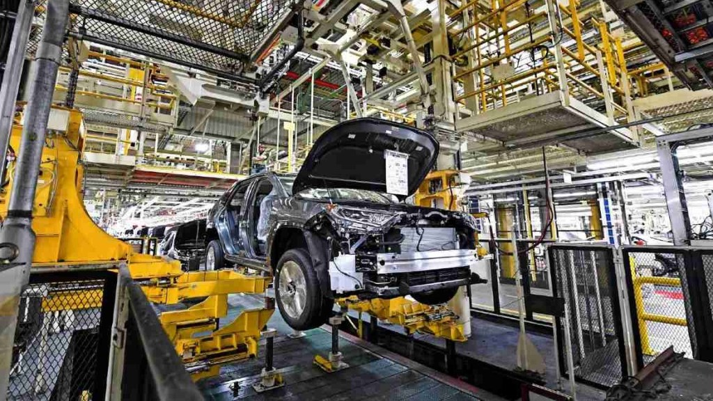 Comisión del Senado expresa su respaldo a la industria automotriz mexicana ante las amenazas de Donald Trump.