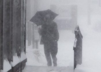 Tormentas de nieve en los Grandes Lagos tienen en alerta a millones de estadounidenses