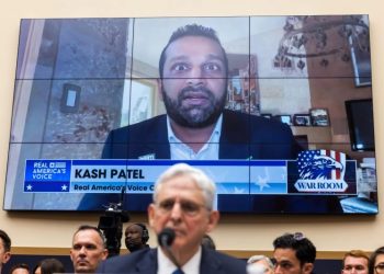 Trump reemplazará al director del FBI con Kash Patel, un crítico de la agencia