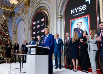 Trump se queja de los avistamientos de drones mientras el gobierno calma a la población