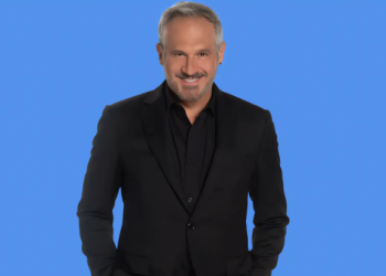 Estafan a Arath de la Torre al intentar reservar hotel en la Riviera Maya