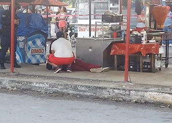 Taquero es baleado mientras colocaba su puesto en Villas Otoch Paraíso