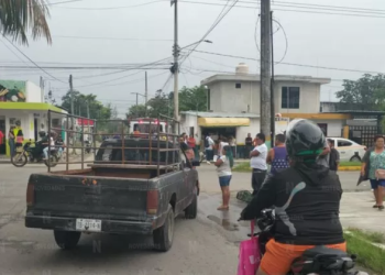 ¡Un susto al estilo Chetumal! Motociclista sufre caída al esquivar un perro en la colonia Del Bosque