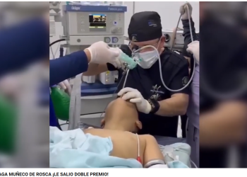 ¡¡VIDEO!! JOVEN TRAGA MUÑECO DE ROSCA ¡LE SALIO DOBLE PREMIO!