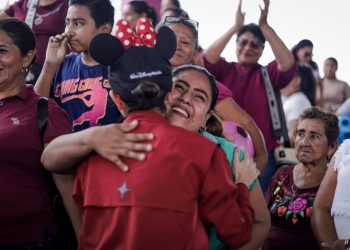 Reyes Magos llevan sonrisas a niñas y niños de Nicolás Bravo