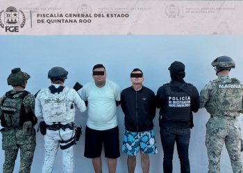 Autoridades detienen a dos personas, aseguran droga y un arma de fuego en dos cateos en Benito Juárez
