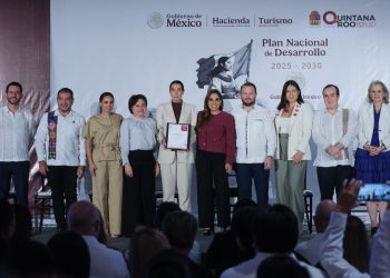 Entrega Juanita Alonso propuestas para el desarrollo insular de Cozumel