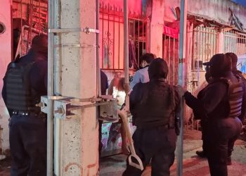 «Casero se pasa de violento y termina recibiendo una tremenda golpiza de sus inquilinos»