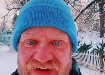 Gringo llora en vivo por miedo a que sus empleados mexicanos hayan sido deportados