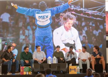 Estefanía Mercado participa en emotivo conversatorio con Prisca Awiti, Vanessa Zambotti y Jerónimo Abogado