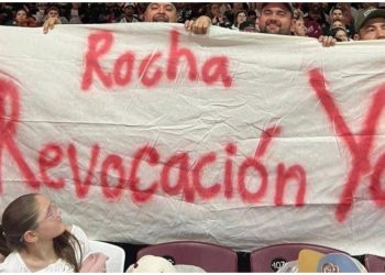 Aficionados exigen renuncia de Rubén Rocha en juego de la LMP