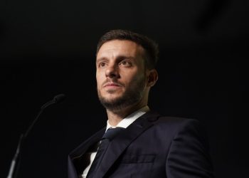 Anselmi es presentado con el Porto; acusa al Cruz Azul de cambiarle las reglas y difamarlo