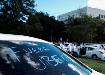 Aprueban sanciones contra taxistas de Cancún y conductores de Uber que incurran en actos violentos