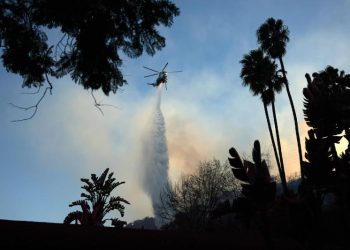 Aumentan a 16 los muertos por incendios en Los Ángeles, California