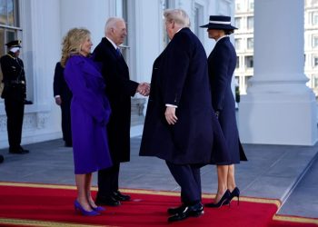 “Bienvenido a casa”, dice Joe Biden a Donald Trump