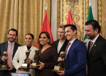 Cancún se consolida como destino turístico mundial al ganar 4 galardones en los World Travel Awards 2024 en FITUR