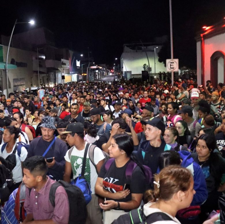 Migrantes oran para pedir a Dios que los proteja en su trayecto