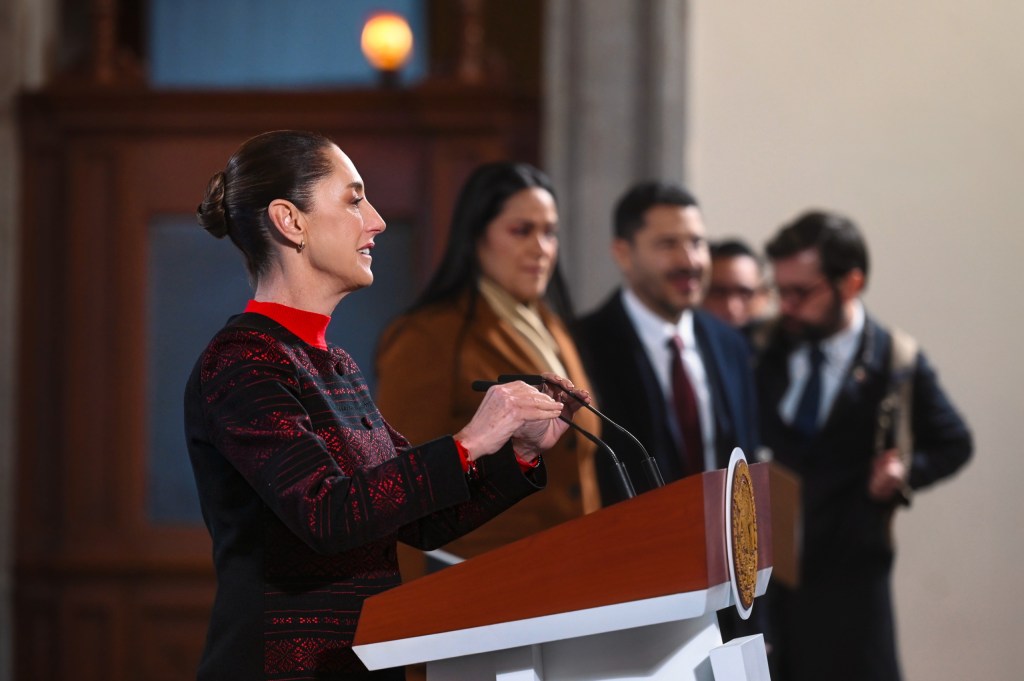 "Siempre defenderemos a los mexicanos", afirma Claudia Sheinbaum ante nuevas políticas migratorias de Trump