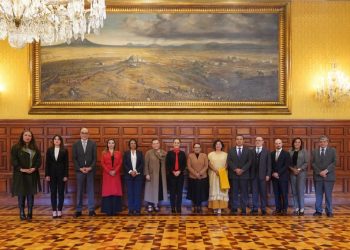 Claudia Sheinbaum y el INE amplían presupuesto para elección de Poder Judicial