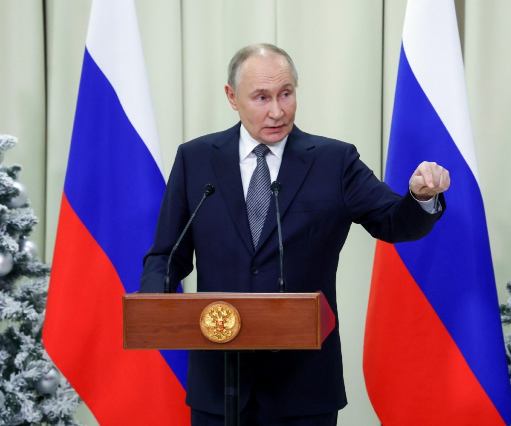 El presidente ruso, Vladímir Putin, habla con periodistas. Hoy el mandatario celebra medio siglo de dirigir el complejo destino de la nación euroasiática, su influencia y protagonismo rebasan las fronteras del país