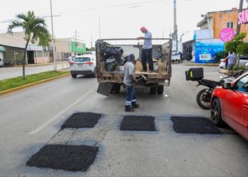 Continúa el programa de bacheo en Playa del Carmen y Puerto Aventuras