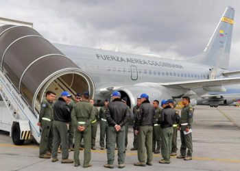 Dos aviones colombianos parten a EE.UU. para repatriar 110 ciudadanos deportados