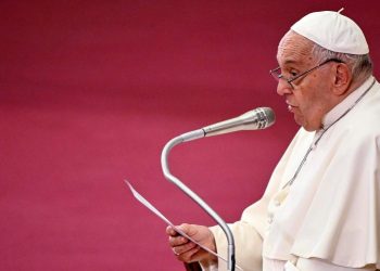 El papa expresa su tristeza por las víctimas y destrucción de los incendios en Los Ángeles