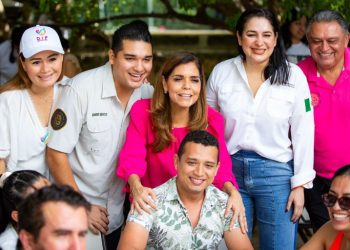 Estefanía Mercado y Verónica Lezama festejan a trabajadoras y trabajadores del DIF Solidaridad