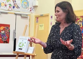 Francia instala en escuela de París un buzón para denunciar abusos