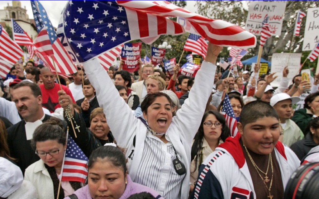 Latinos en Estados Unidos. La comunidad latina es un motor económico clave, aportando a ese país anualmente 800 mil millones de dólares