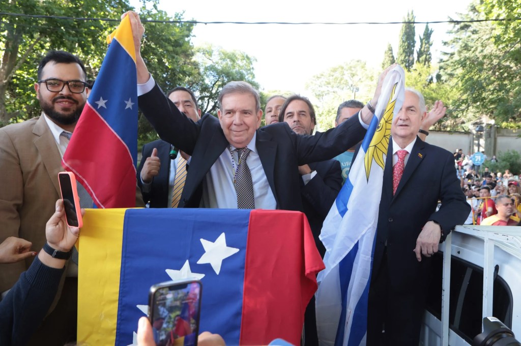 Edmundo González agradece a Lacalle Pou "por haber sido solidario" con la causa venezolana