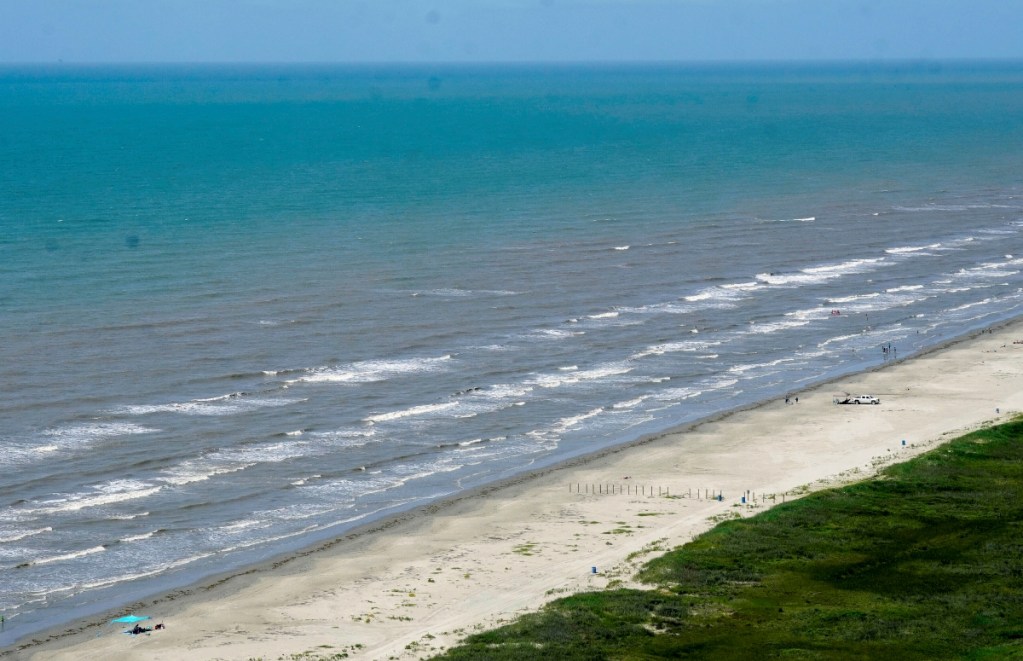 Una playa en East Beach, en Galveston, Texas, en el Golfo de México