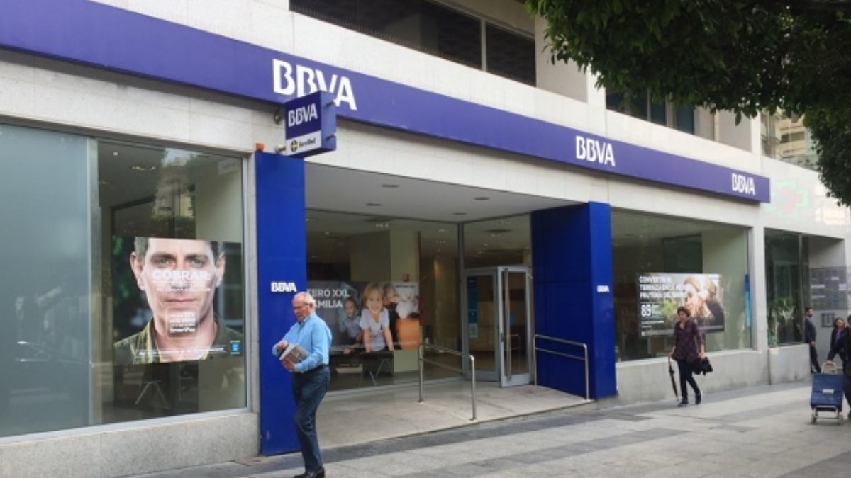 La imagen tiene un atributo ALT vacío; su nombre de archivo es bbva-comisiones-tarjetas.jpg