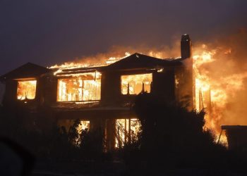 Incendio en Los Ángeles: 30 mil evacuados y zonas afectadas incluyen a Hollywood