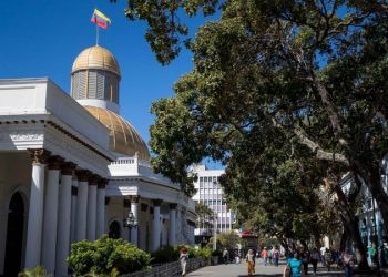 Jefe del Parlamento propone pedir el arresto de González Urrutia si ingresa a Venezuela