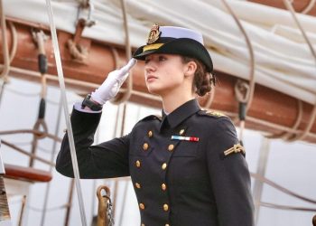 La princesa Leonor embarca en un buque escuela para su instrucción militar