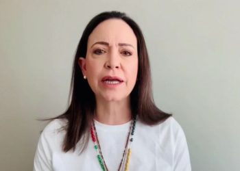 María Corina Machado asegura que fue detenida por fuerzas de seguridad; pospone regreso de Edmundo González