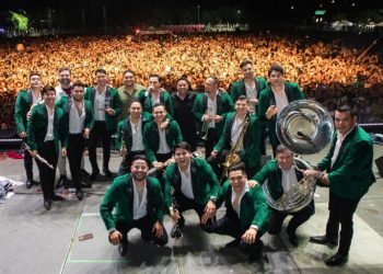 Más de 25 mil personas vibran con La Arrolladora Banda El Limón en Playa del Carmen