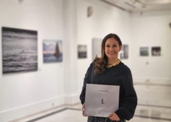 Mexicana Eloísa García Guerrero inaugura “A Costa da Morte” en la Casa de Galicia de Madrid