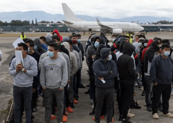 México rechaza recibir vuelo con deportados desde EE.UU.; en marcha deportaciones masivas