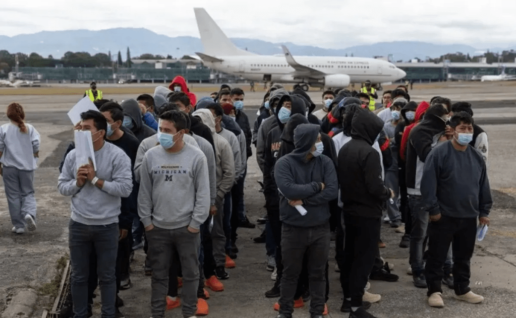 Un vuelo estaba programado para México con deportados y nunca despegó dijo un portavoz de la Casa Blanca, según señaló medio.