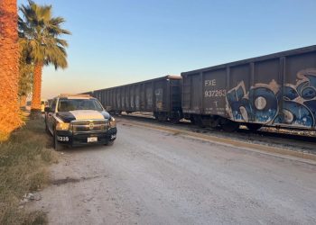 Mueren padre e hijo migrantes al caer de un tren en Torreón