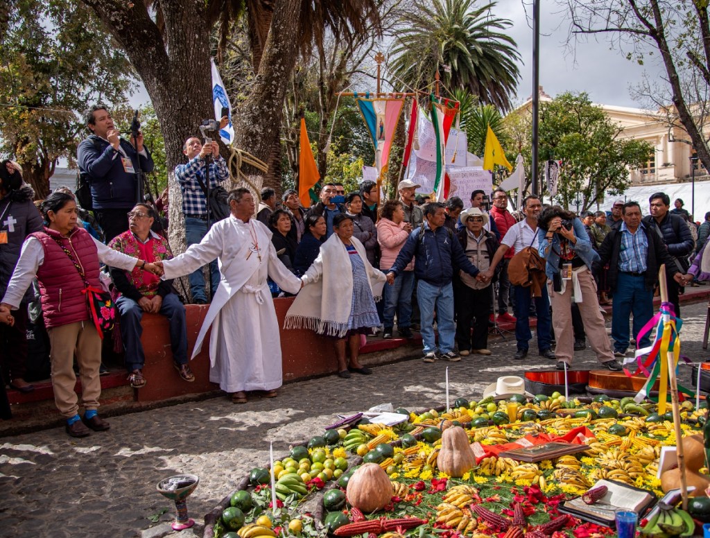 Indígenas y sus líderes participan en una actividad durante una marcha en rechazo a la violencia en San Cristóbal de las Casas, Chiapas. Unos 7,000 mil indígenas, junto a organizaciones civiles y religiosas realizaron una marcha, para exigir justicia ante la crisis de inseguridad y violencia que afecta al estado y al país en general