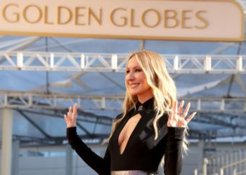 Nikki Glaser: ¿Quién es la host de los Golden Globes 2025?