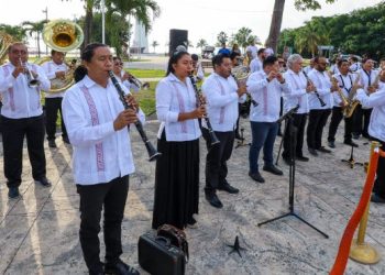 Reconoce Gobierno de Quintana Roo la independencia y soberanía del Estado con el izamiento a toda asta de la Bandera del Estado