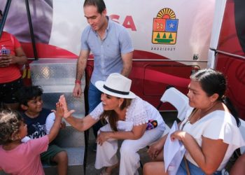 Recorre Mara Lezama caravanas médicas móviles acercando servicios gratuitos a habitantes de Tulum