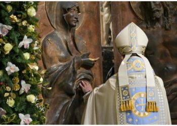 Se abre la puerta de María la Mayor