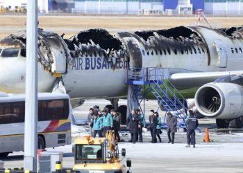 Se incendia un avión en un aeropuerto de Corea del Sur