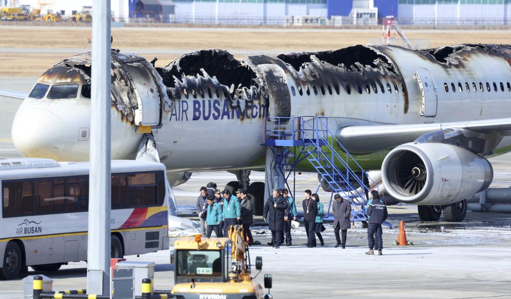 Se incendia un avión en Corea del Sur